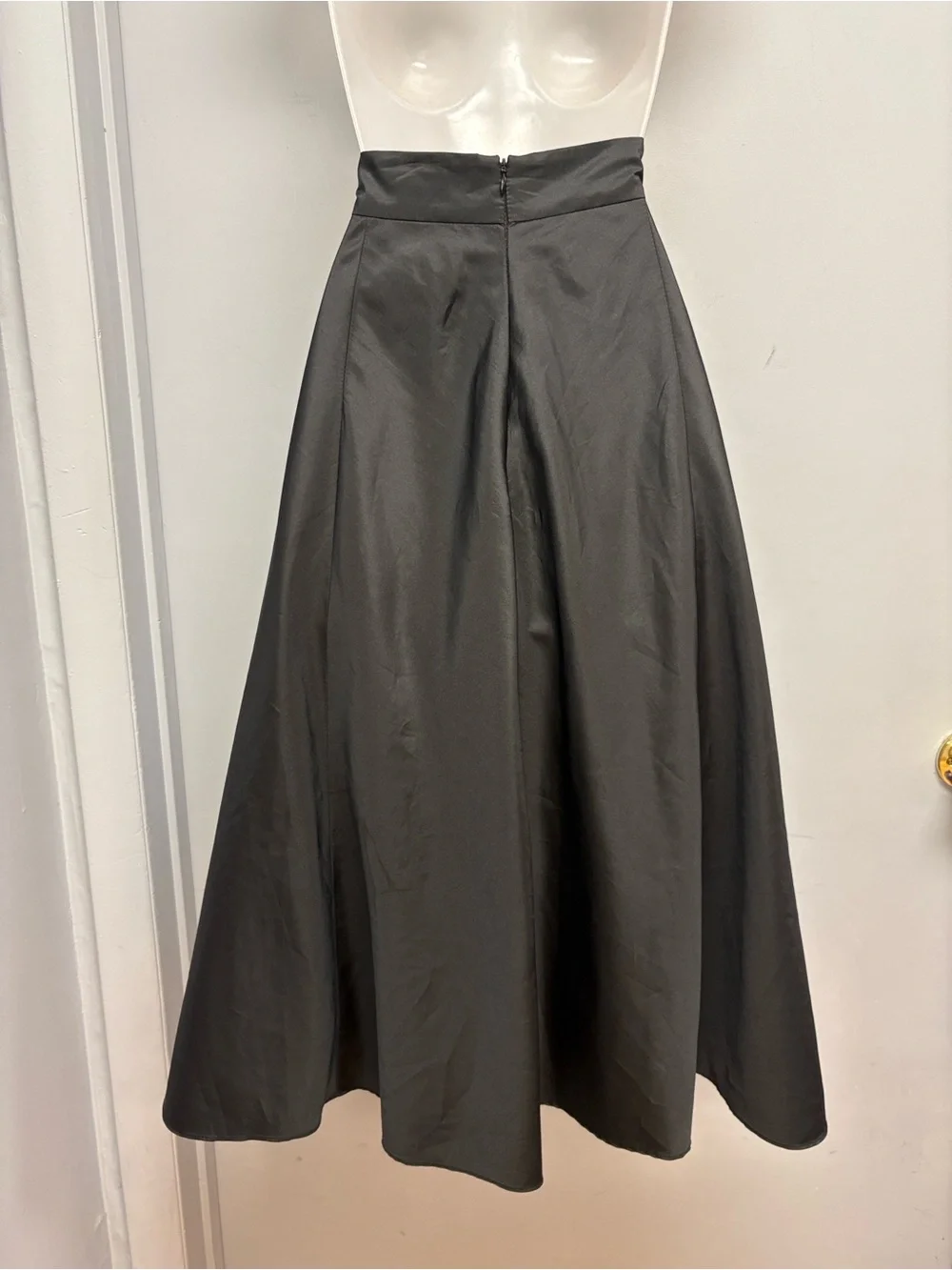 Onyx Nite Black A-Line Tea Length Formal Skirt with Tulle Lining Size M